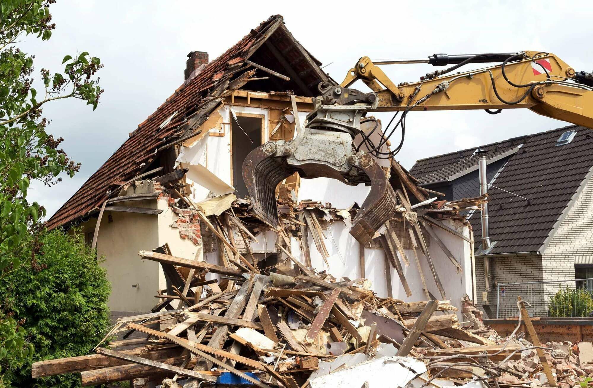 Teil- und Komplettabbruch Abbruch eines Gebäudes
